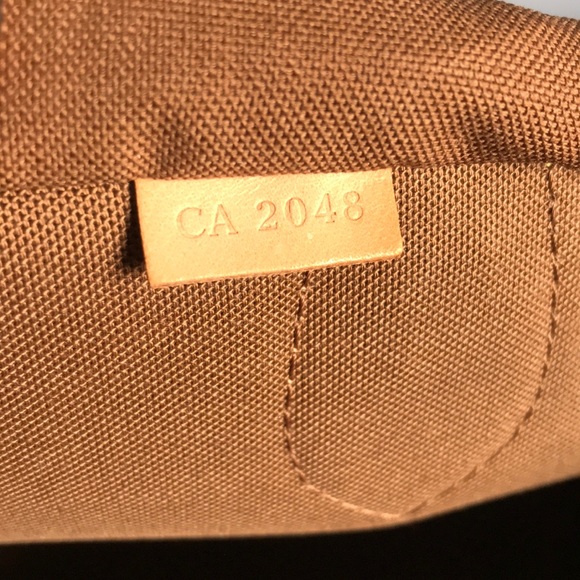 💕CLASSY💕 LOUIS VUITTON MONTORGUEIL PM - Picture 7 of 15